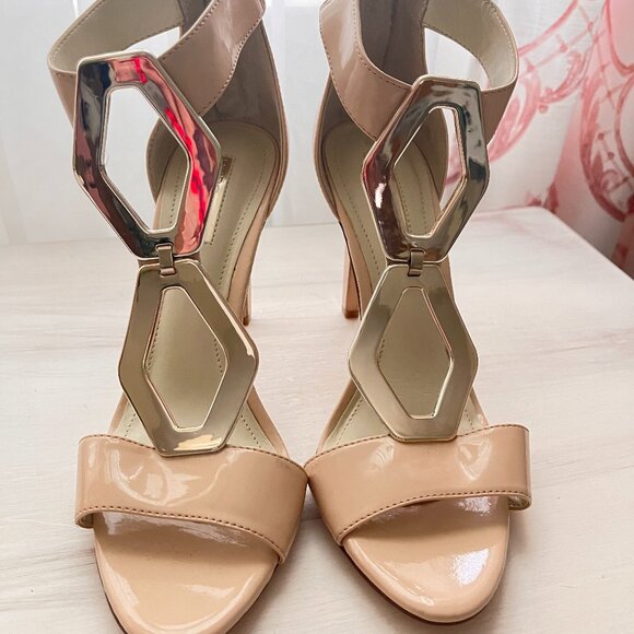 BCBGeneration Cayce 8.5 M Beige Patent Open Toe Sandals Ankle Cuff Stiletto New - Picture 2 of 5